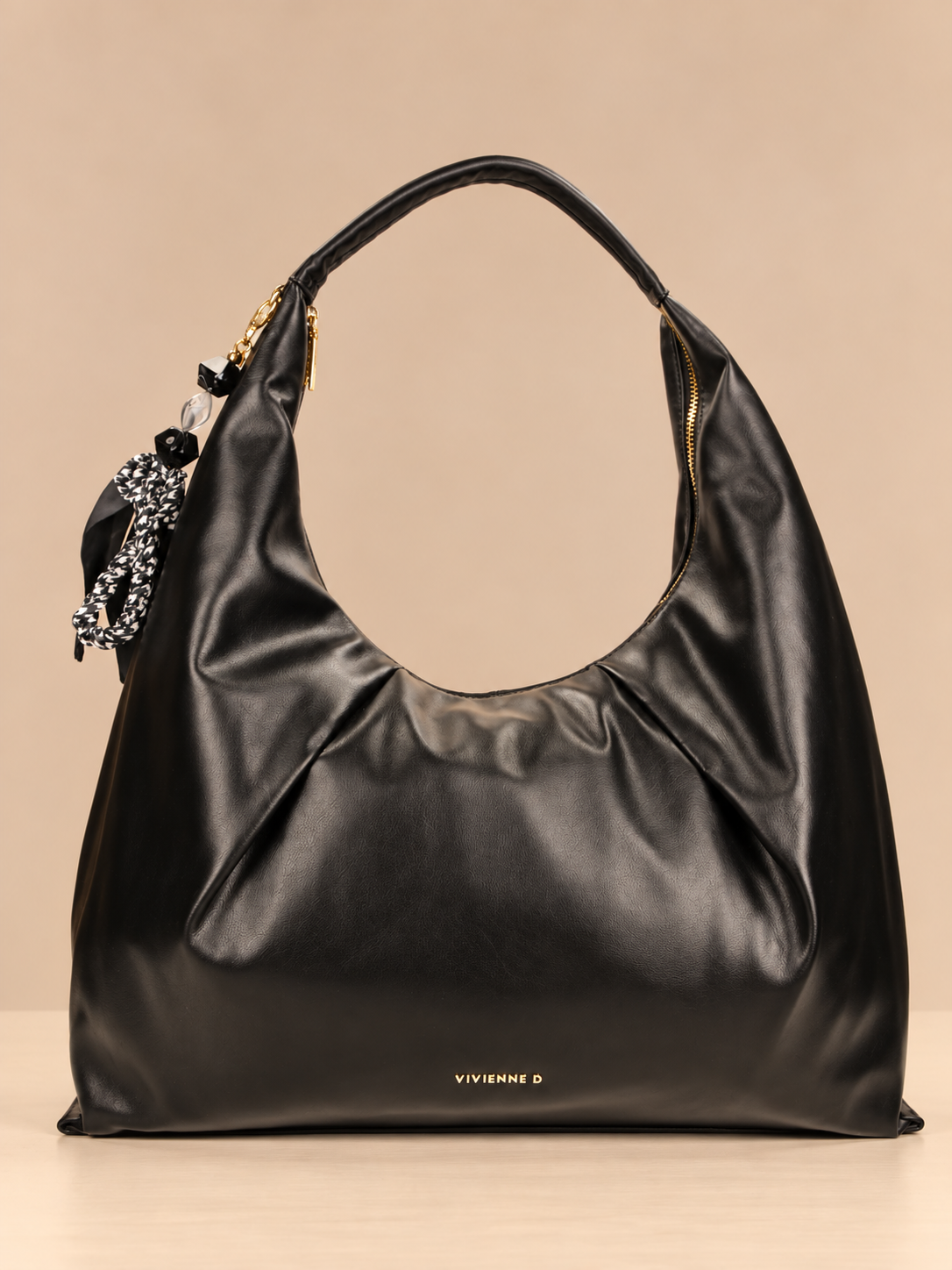 Shopper Carrie Bloom Vivienne D