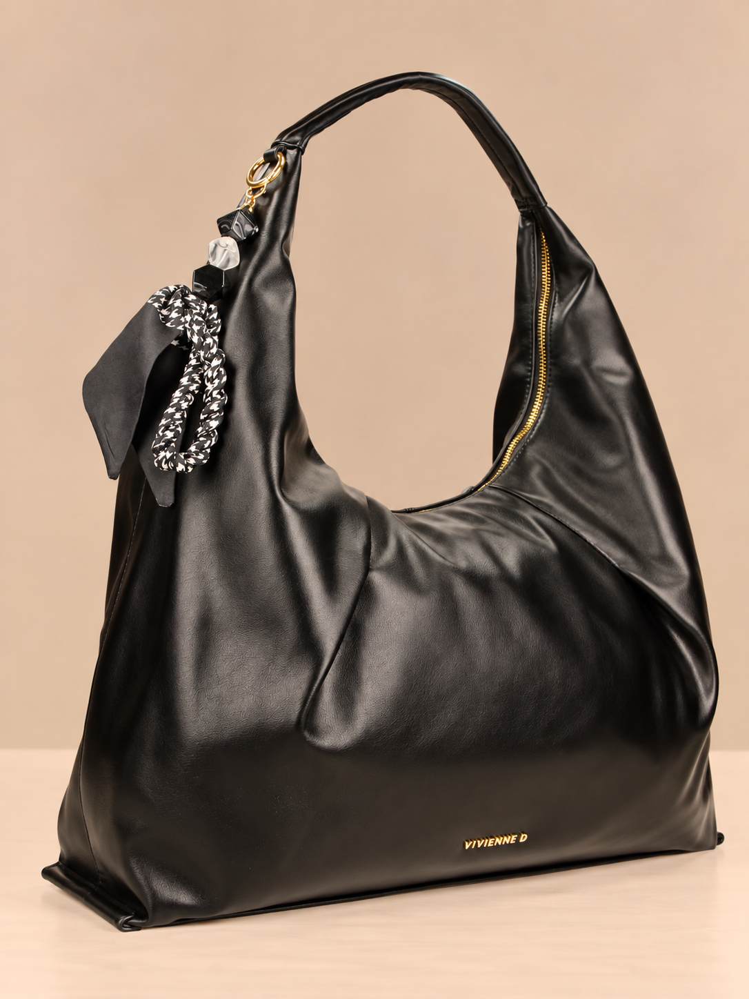 Shopper Carrie Bloom Vivienne D